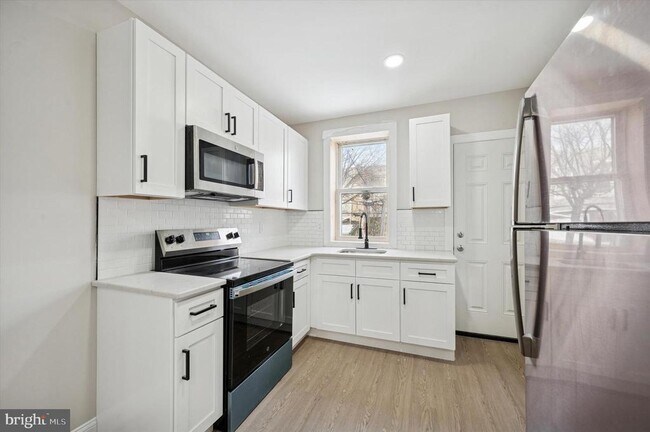 Photo - 2165 Conlyn St