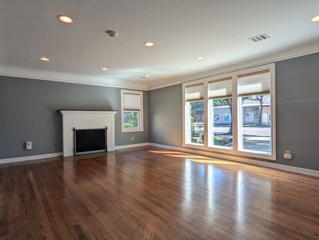 Photo - Beautiful 2 bedroom/1 bath home with solid surface flooring!