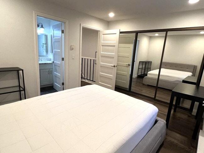 Photo - 870 Fremont St