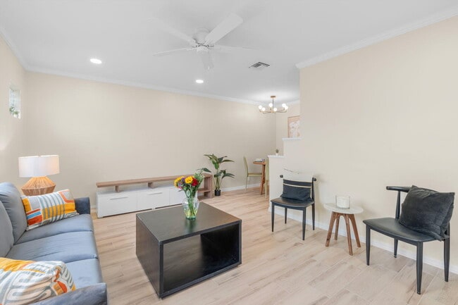Photo - 1541 NE 15th Ave