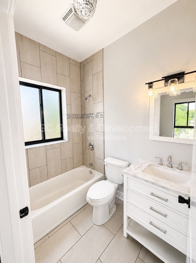 Photo - 3437 S Morgan St Unidad Apt 3w