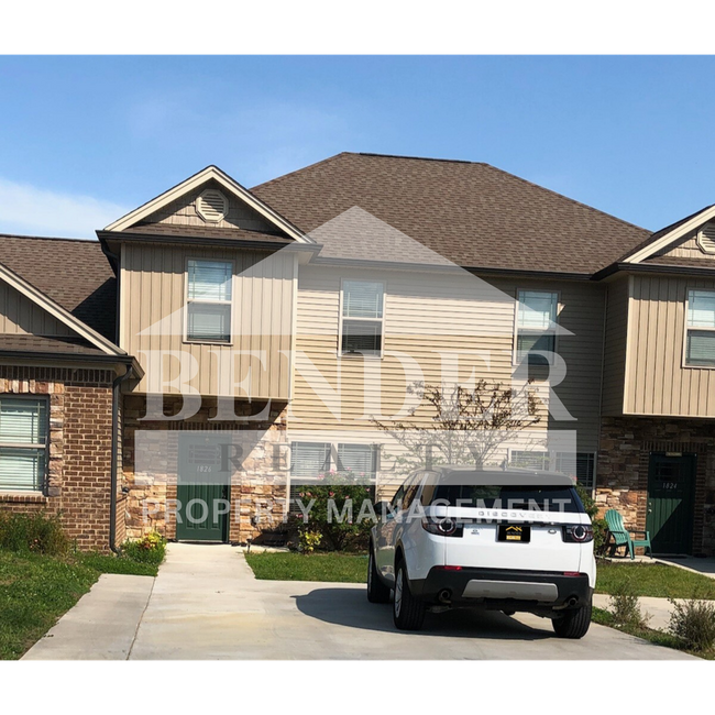 Building Photo - BEAUTIFUL TOWNHOME