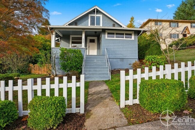 Photo - 1321 NW Drake Way