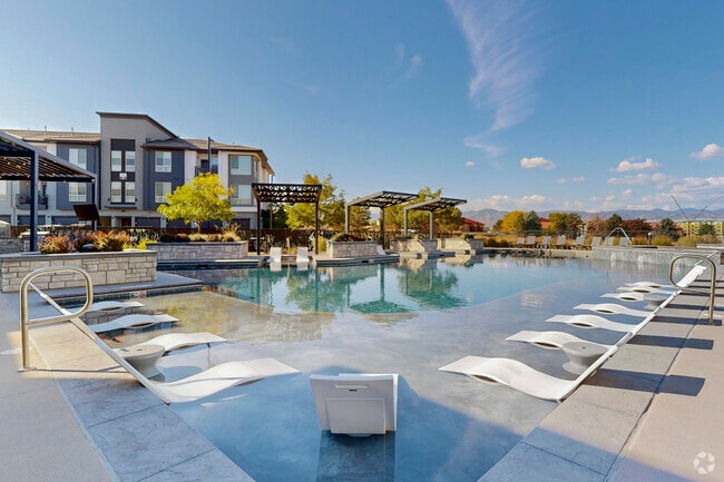 Piscina estilo resort abierta todo el año