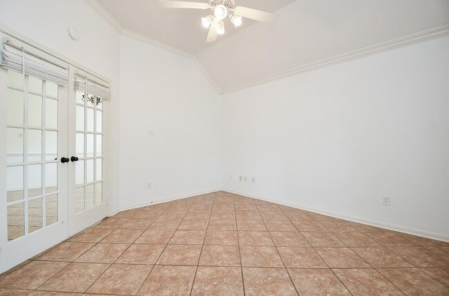 Photo - 535 Avery Dr
