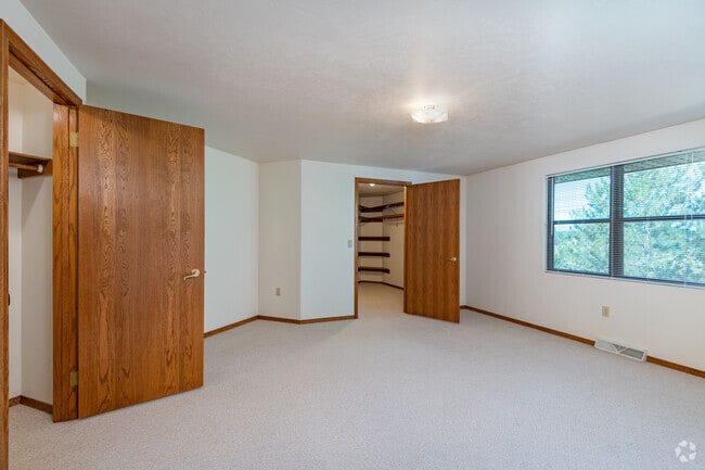 2 BR, 2 BA - 1,290SF