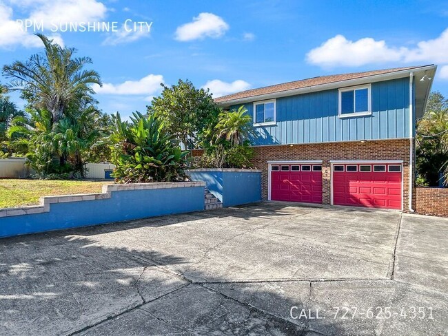 Building Photo - 3033 Pineview Dr