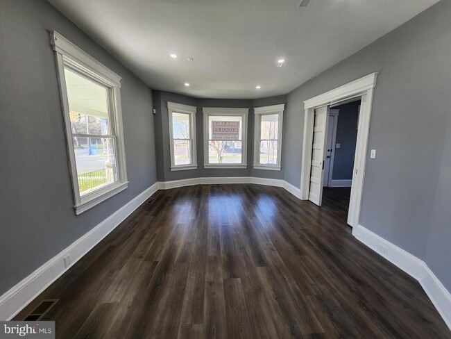 Building Photo - 1072 Parkway Ave