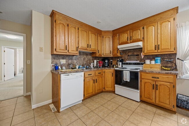 Building Photo - 113 Saybrook Rd Unit 1b Rental
