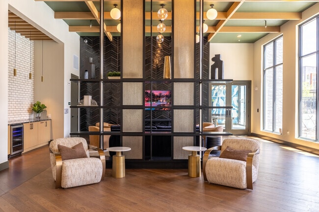 Salón junto a la piscina - The Gild