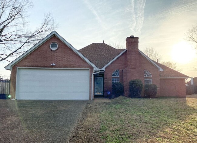 Building Photo - 4 bedroom, 3 bath with a Bonus room near Riverdale and Stateline