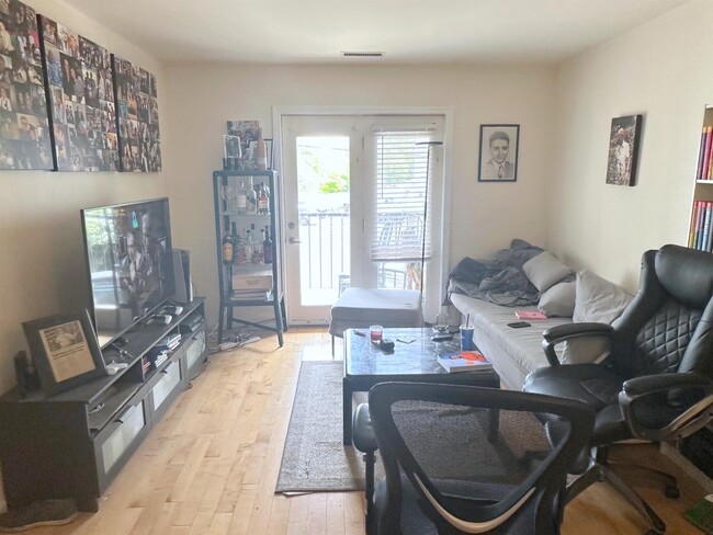 Photo - 3 Kent Ct Unit 3