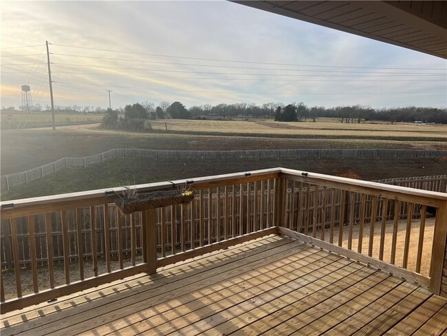 Photo - 818 MacDonald Dr