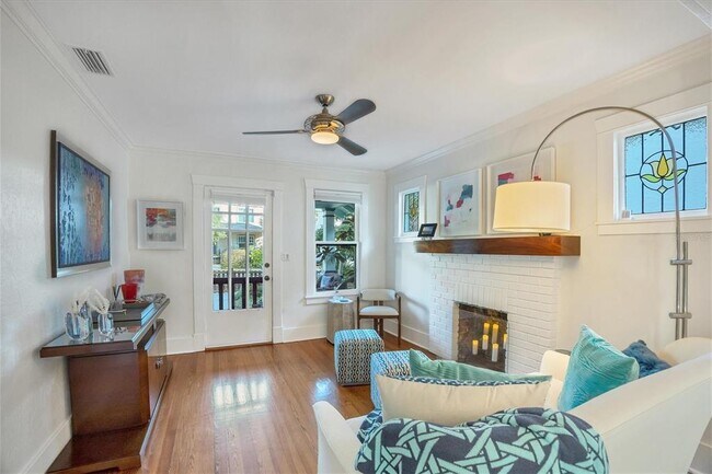Photo - 1716 Oak St
