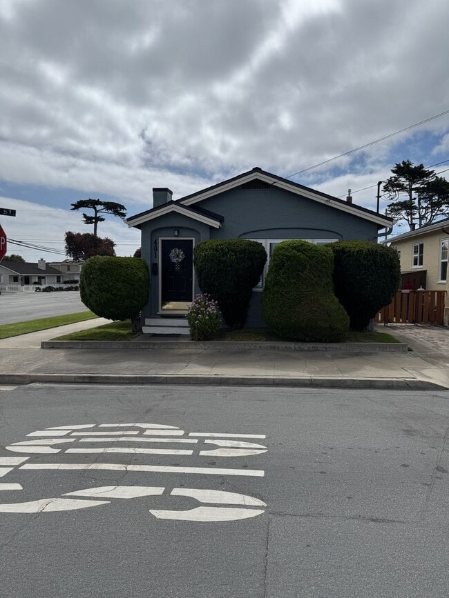 Building Photo - Pacific Grove Charmer