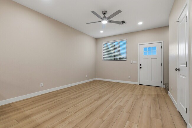 Photo - 1222 E Diamond St Unit 2