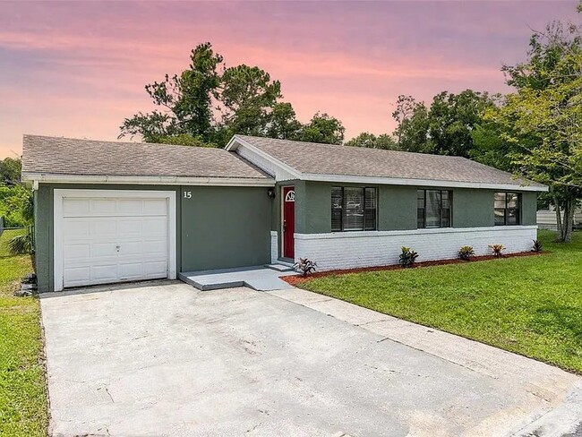 Building Photo - 15 Colomba Rd