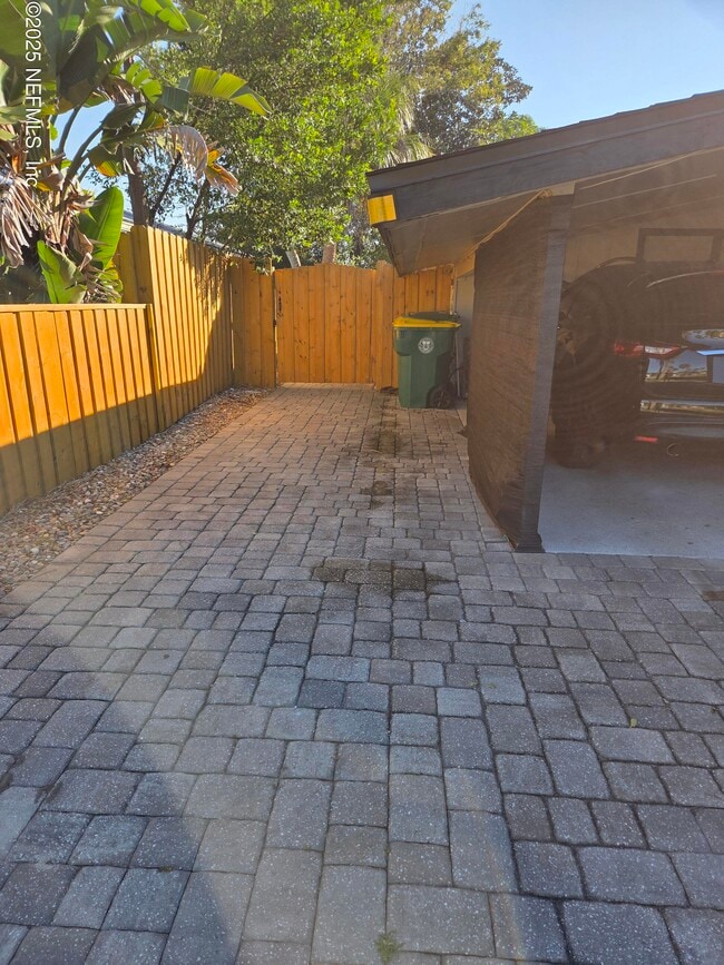 Building Photo - 1811 Eastern Dr