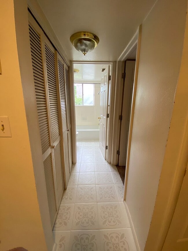 Photo - Contract Sale! 1B/1B Pet Friendly Apartment South of BYU Unidad 216