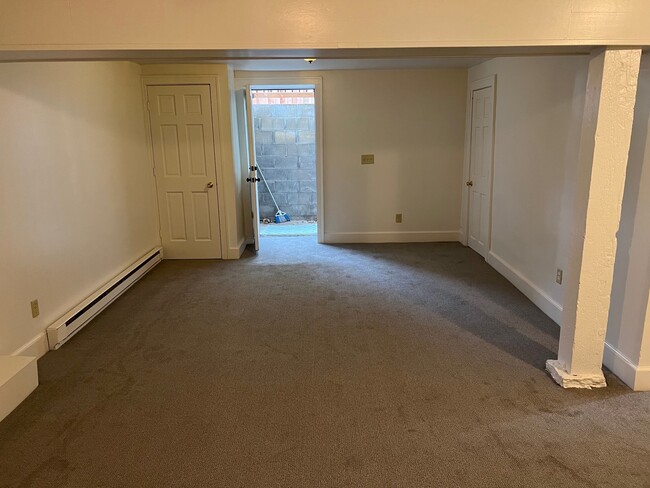 Building Photo - 3036 Harriet Ave Unit B