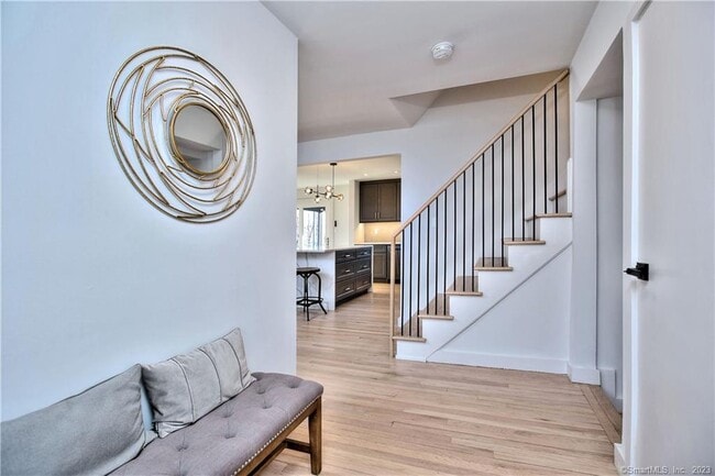 Photo - 9 Grays Farm Rd