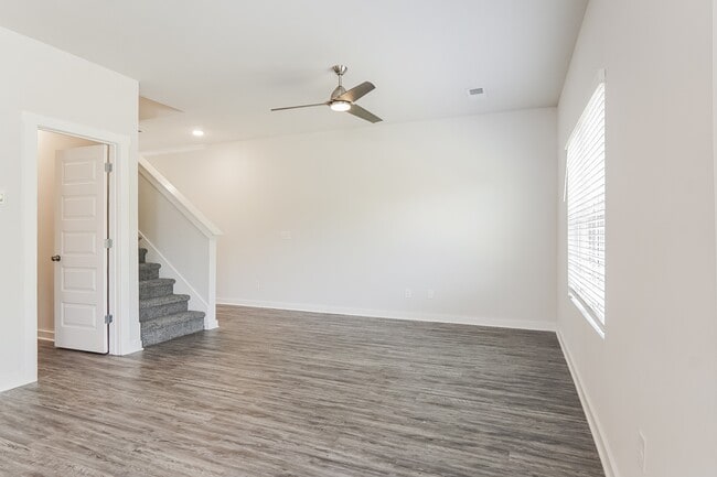 Photo - 5512 Cathwick Trce