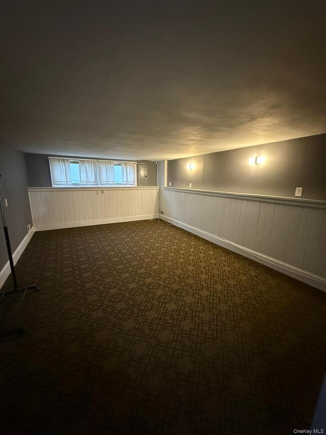 Building Photo - 355 W 22nd St Rental