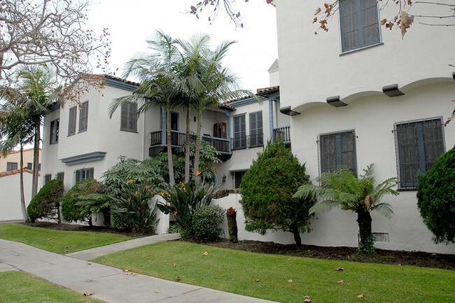 Building Photo - 6030 Whitworth Dr Unit 8 Rental