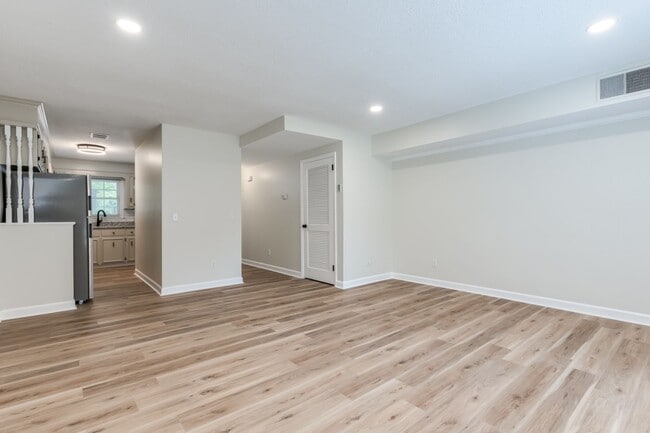 Photo - 501 B Ave