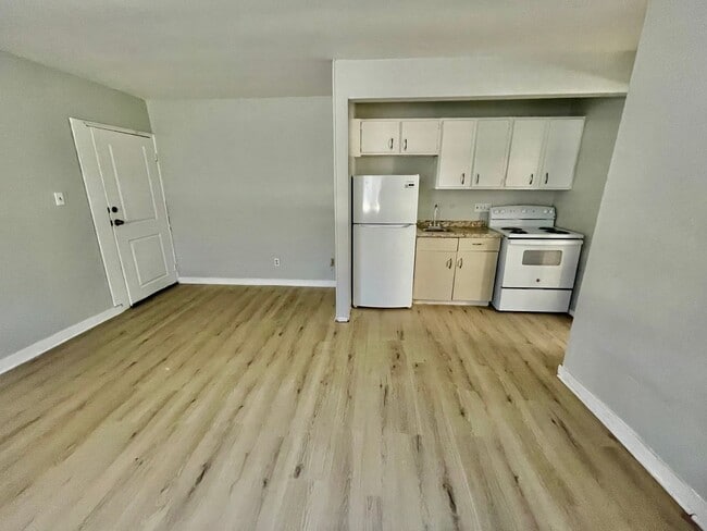 Photo - Glen Oaks Apartments