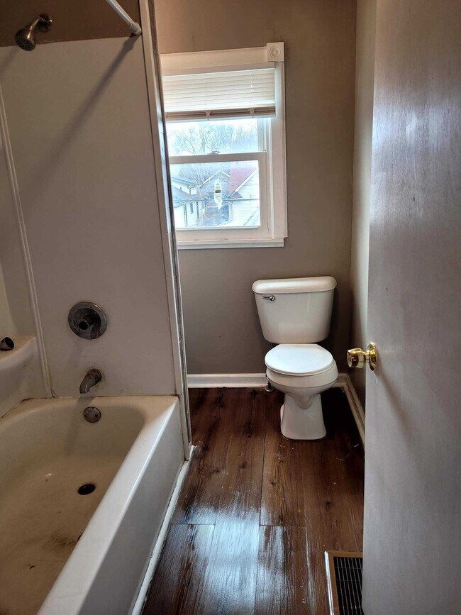 Photo - 810 N Dearborn St