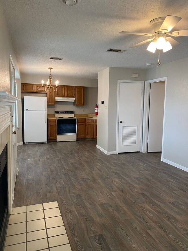 Building Photo - Cozy 1-Bedroom in Cambridge Village Unit 3