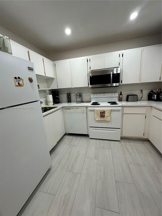 Building Photo - 8660 SW 149th Ave Rental