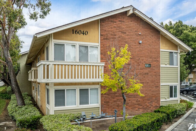 Photo - Summer Woods Condominium