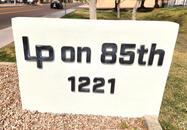 Building Photo - 2BR/2BA Condo with Community Pool & Spa in... Unit 110