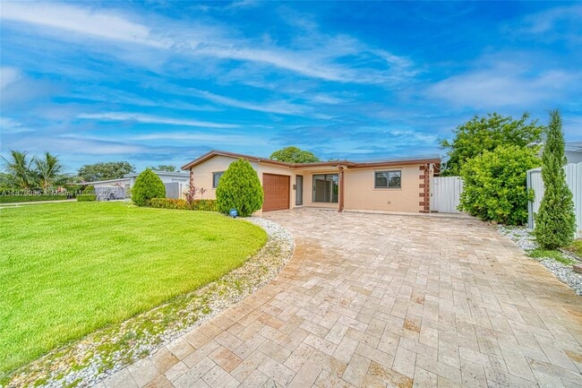 Building Photo - 6431 Scott St