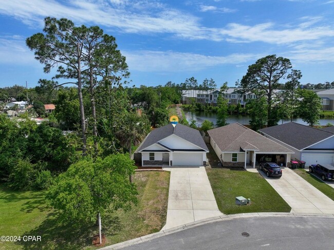 205 Woodlawn Ct
