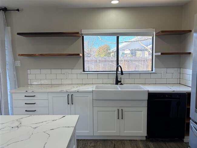 Photo - 1307 Lakeside Loop