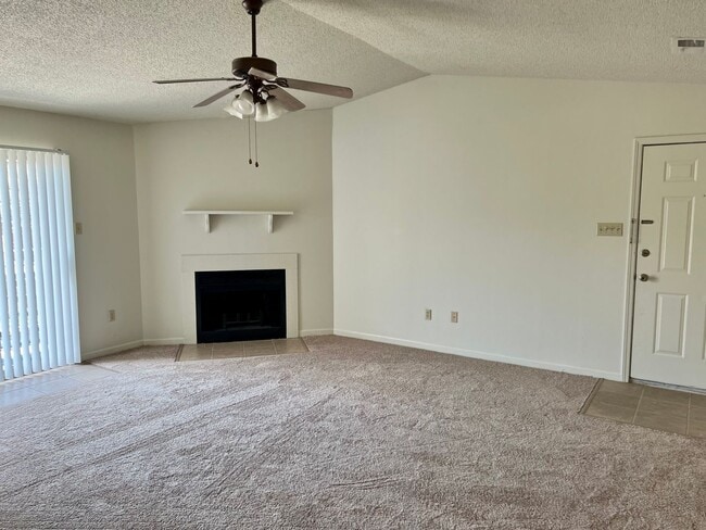 Building Photo - Spacious 2 BR with great location near LSU and downtown Baton Rouge