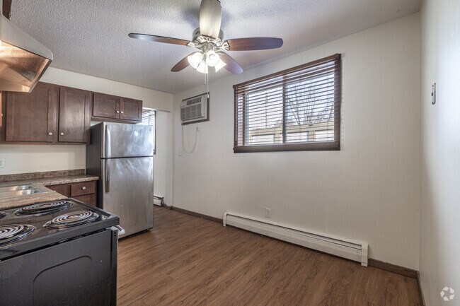 2BR, 1BA - 700SF - Kitchen