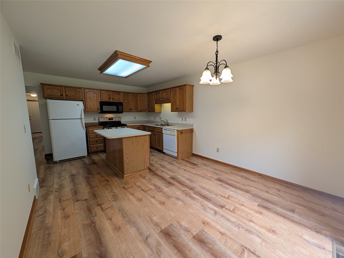 Photo - 4851 Ridge Pkwy