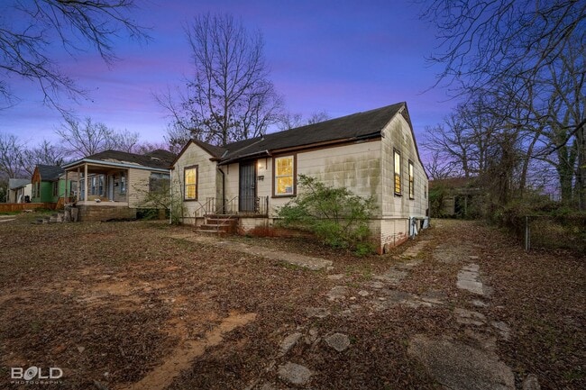 Photo - 1447 Alma St