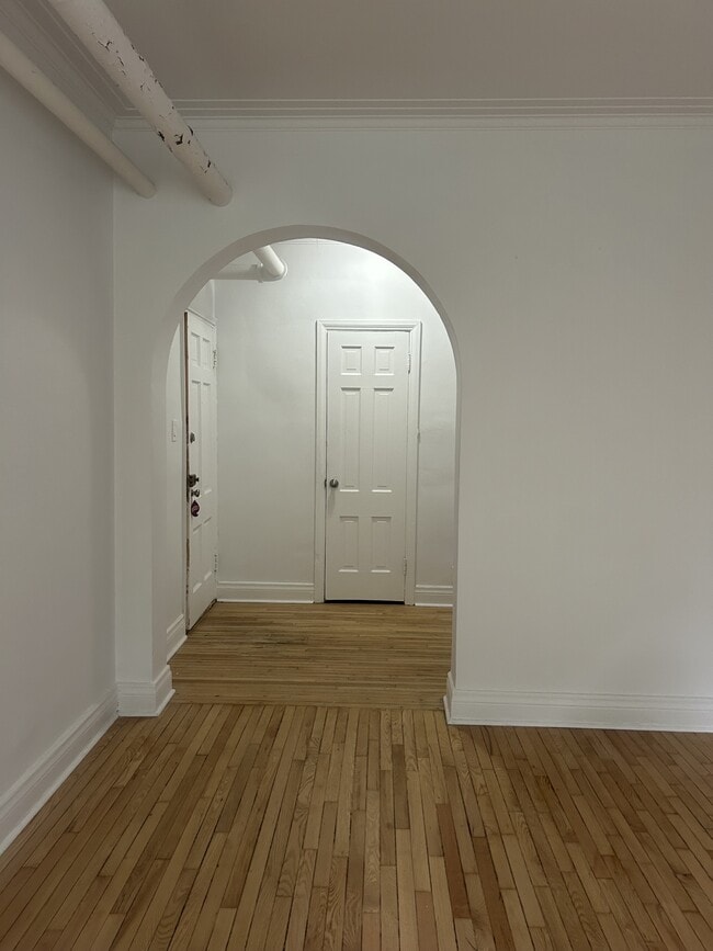 Photo - 5801 Chem. de la Côte St Luc Unit 1