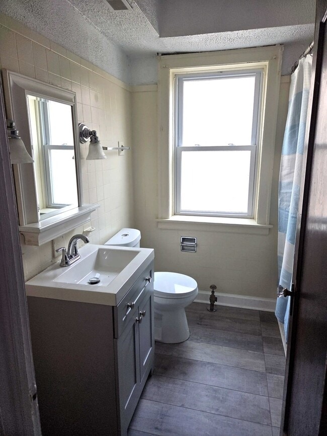 Photo - 8030 S Paxton Ave