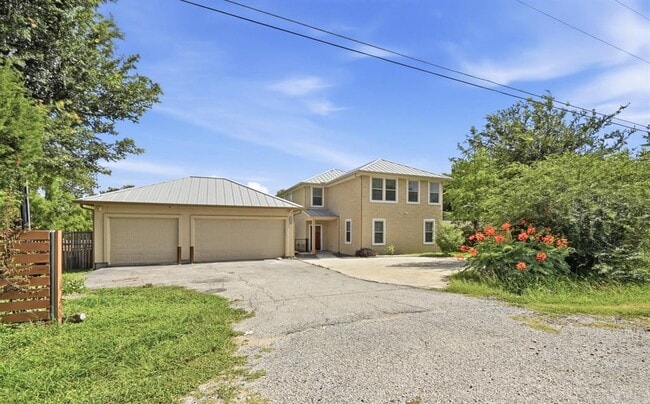 330 Howard Ln