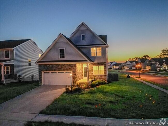 Building Photo - Gorgeous 3 Bed 3.5 Bath Fairborn Home!