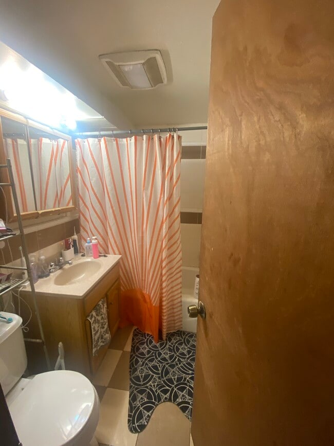 Photo - 116 Saint Stephen St Unidad #25