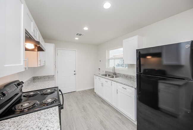 Photo - 5040 Mallow St