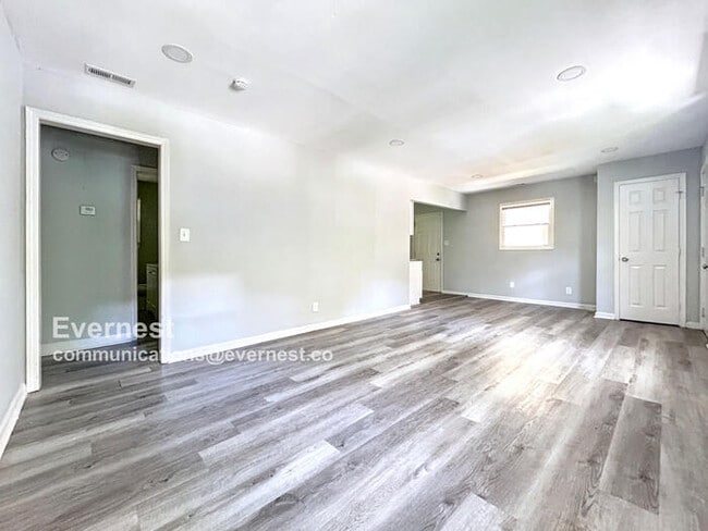 Photo - 926 Hall St NW