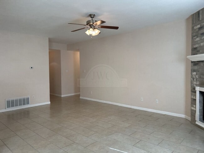 Photo - 4910 Parkwood Dr